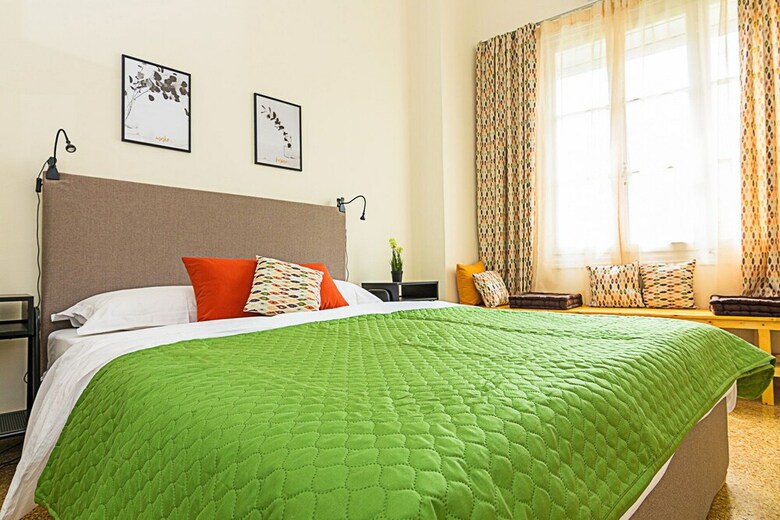 Hippy Decorated 2 Bedrooms Apartment
