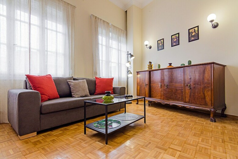 Hippy Decorated 2 Bedrooms Apartment