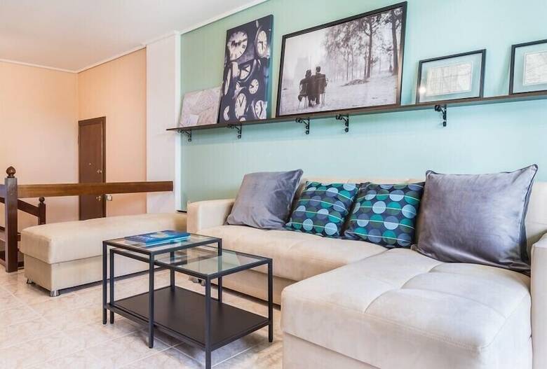 Sunny Apartment With 2 Bedrooms