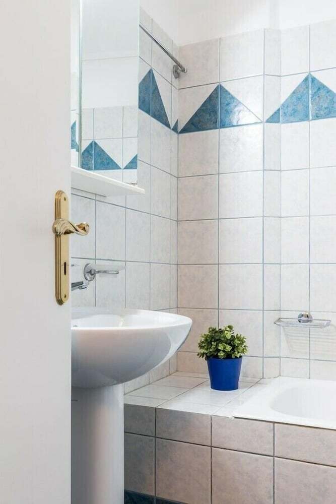 Sunny Apartment With 2 Bedrooms