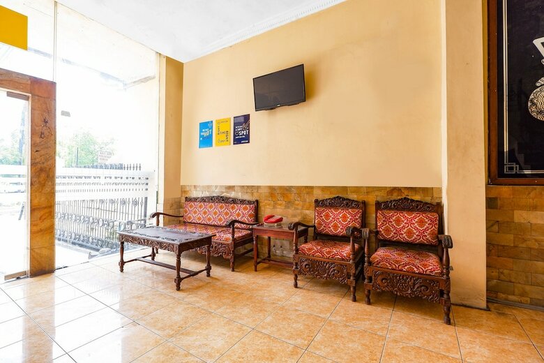 Hostal Spot On 2011 Hotel Mekar Sari
