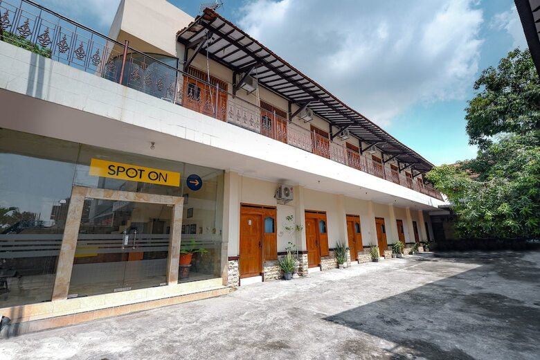 Hostal Spot On 2011 Hotel Mekar Sari