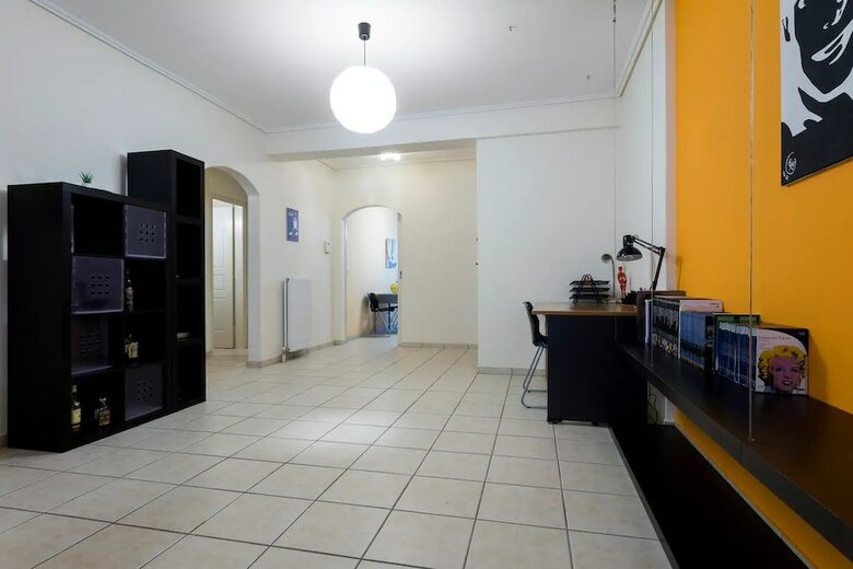 Spacious 2 Bedroom Apartment In Thessio