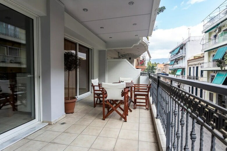 Spacious 2 Bedroom Apartment In Thessio