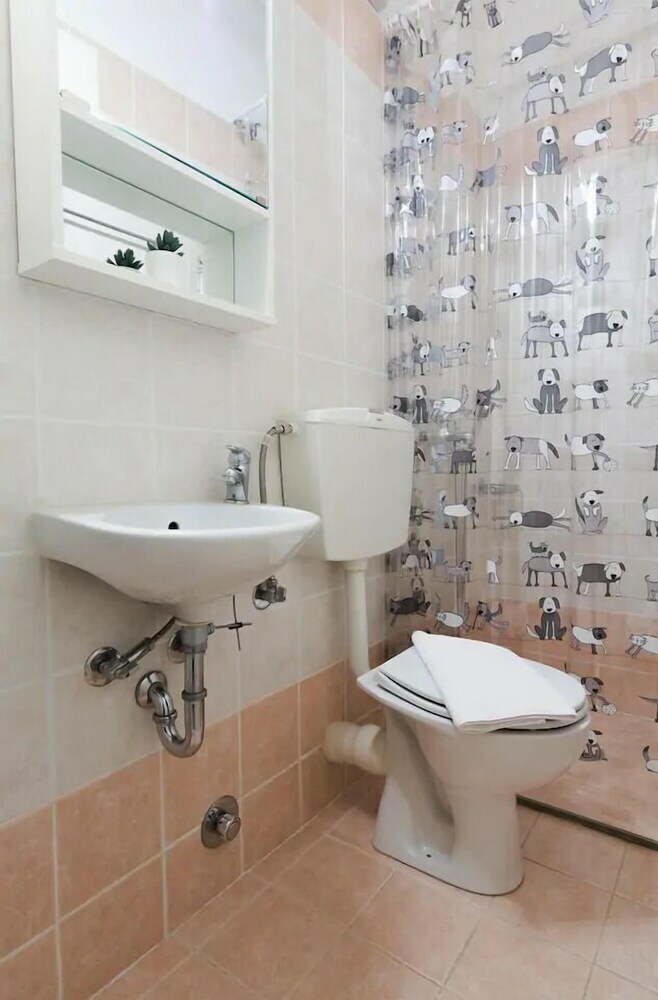 Spacious 2 Bedroom Apartment In Thessio