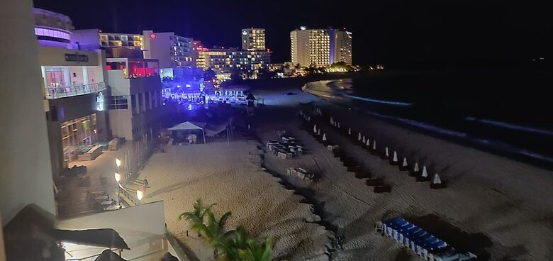 Aparthotel Paradise Beachfront & Nightlife Heart