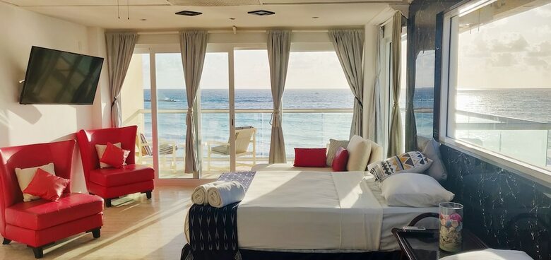 Aparthotel Paradise Beachfront & Nightlife Heart