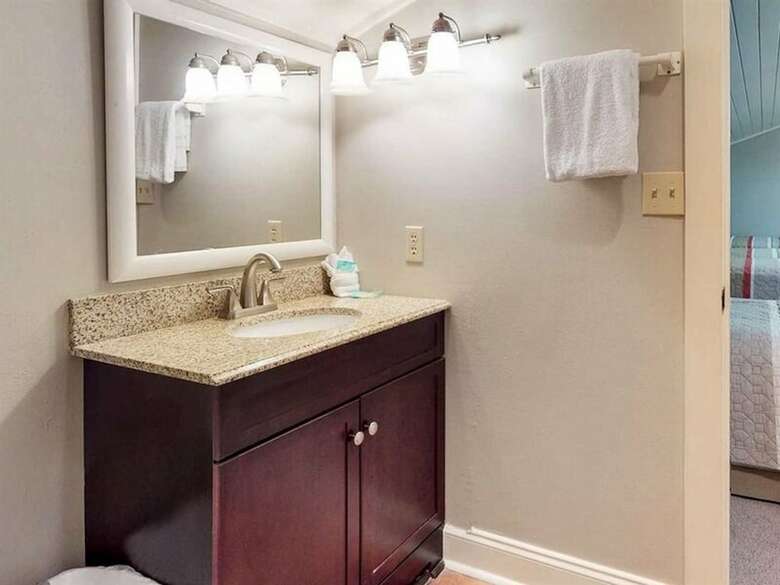 West Beach Bungalow By Meyer Vacation Rentals