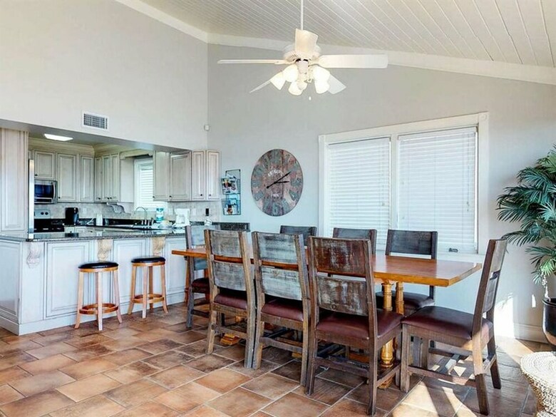 West Beach Bungalow By Meyer Vacation Rentals