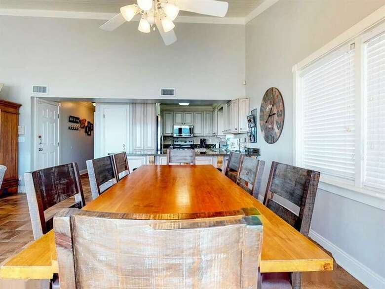 West Beach Bungalow By Meyer Vacation Rentals