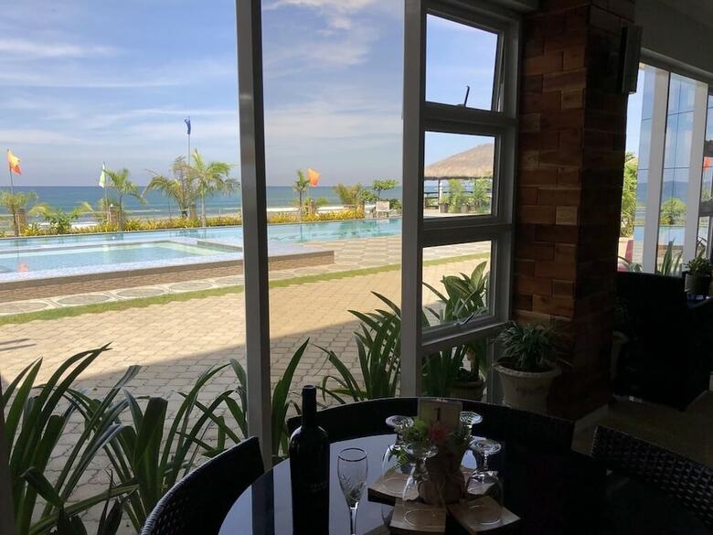 Em Royalle Hotel & Beach Resort