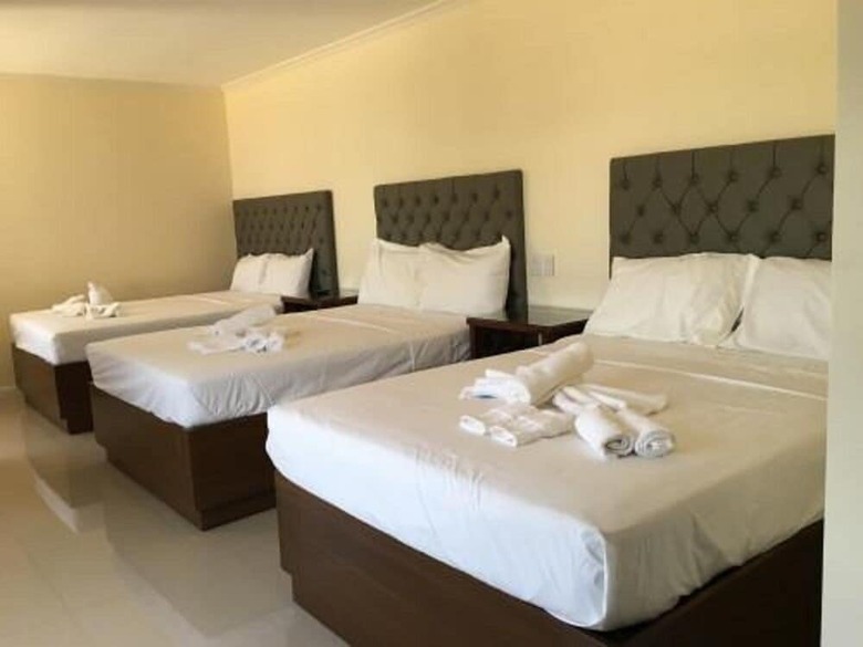 Em Royalle Hotel & Beach Resort