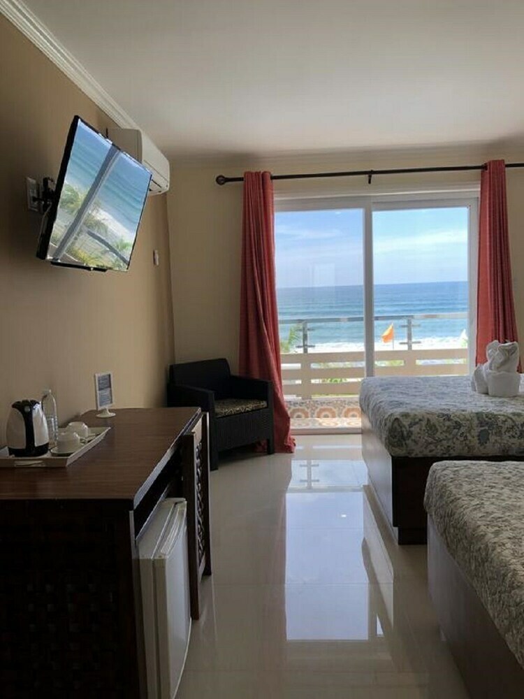 Em Royalle Hotel & Beach Resort