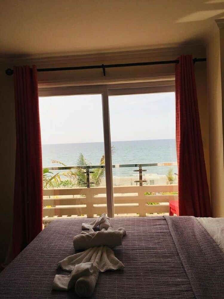 Em Royalle Hotel & Beach Resort
