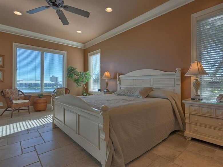 Ono's Latitude Adjustment By Meyer Vacation Rentals