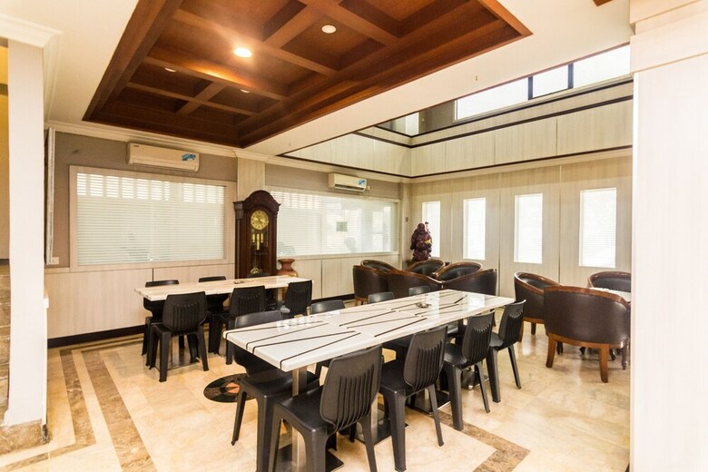 Oyo 1896 Kita Hotel