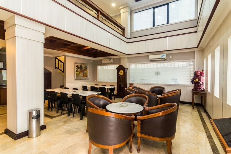 Oyo 1896 Kita Hotel