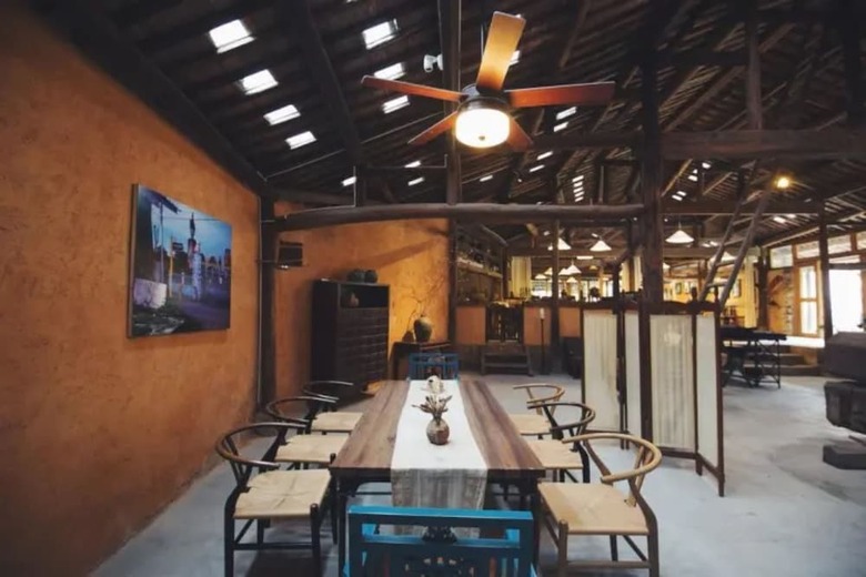 Posada Pig's Inn Old Oil Factory