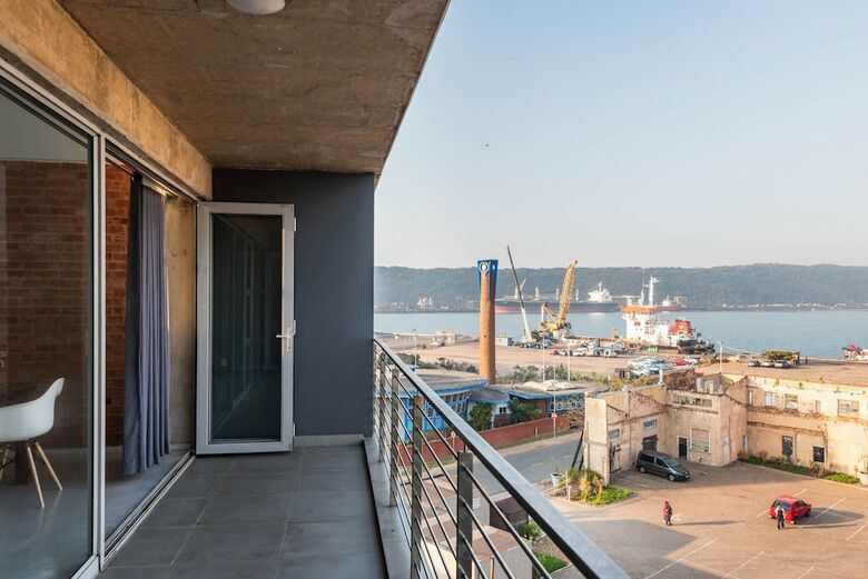 Apartamentos The Bond Square