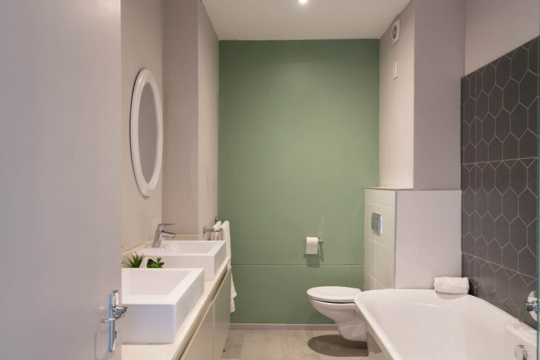 Apartamentos The Bond Square