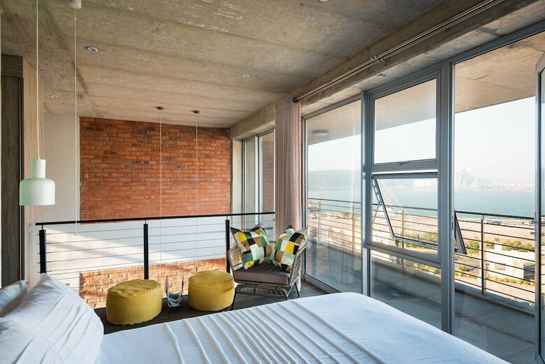 Apartamentos The Bond Square