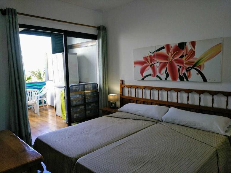 Apartamentos On The Las Vistas Beach. A Pie de Playa.
