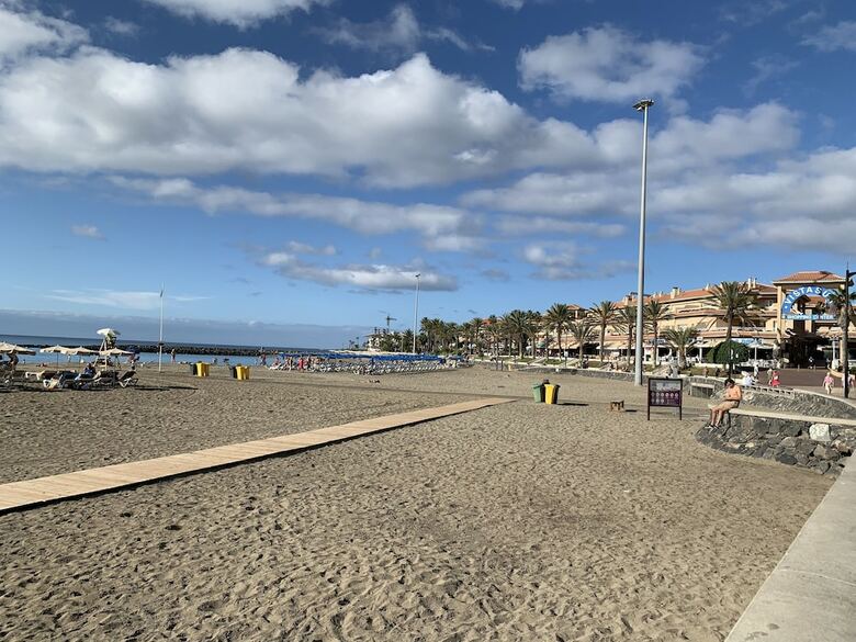 Apartamentos On The Las Vistas Beach. A Pie de Playa.
