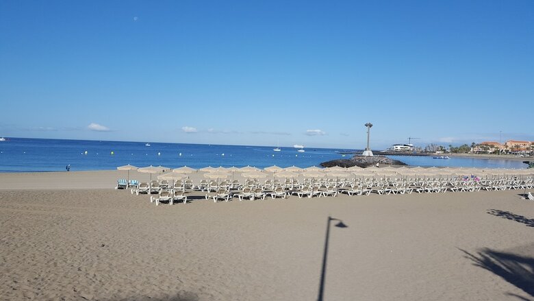 Apartamentos On The Las Vistas Beach. A Pie de Playa.