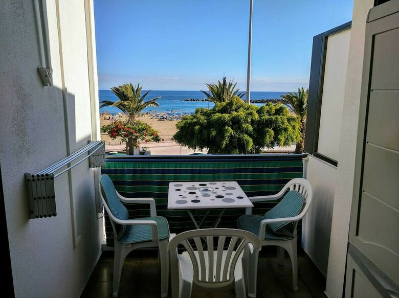 Apartamentos On The Las Vistas Beach. A Pie de Playa.