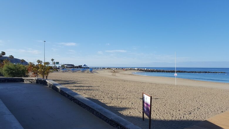 Apartamentos On The Las Vistas Beach. A Pie de Playa.