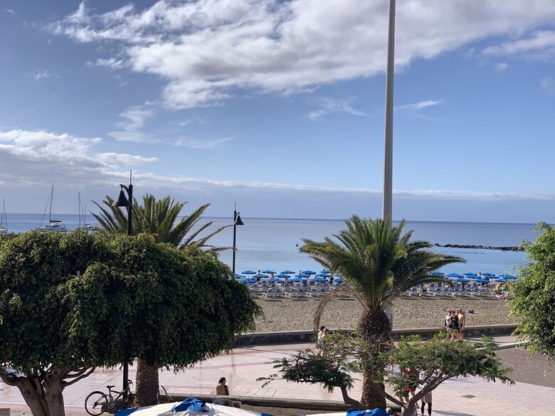 Apartamentos On The Las Vistas Beach. A Pie de Playa.