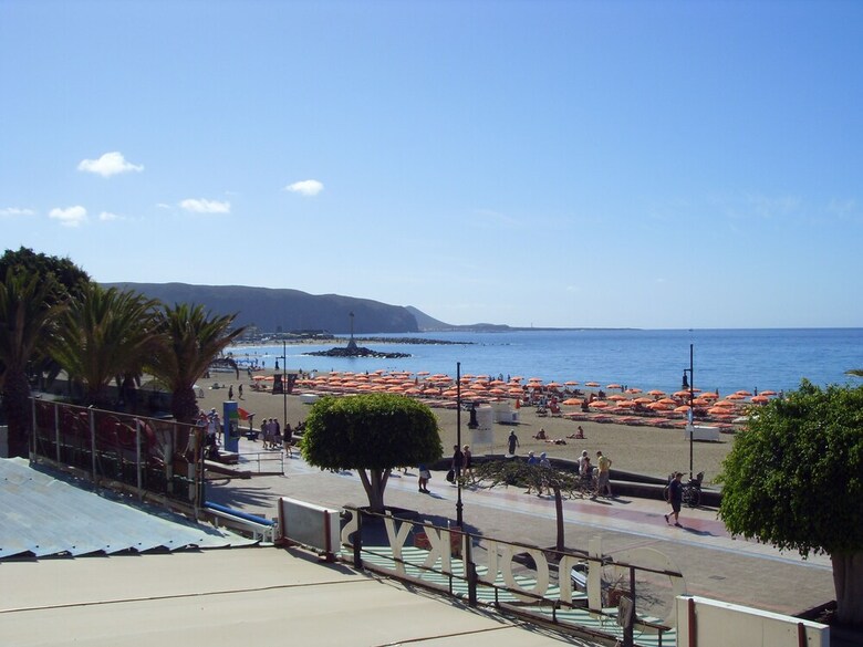 Apartamentos On The Las Vistas Beach. A Pie de Playa.