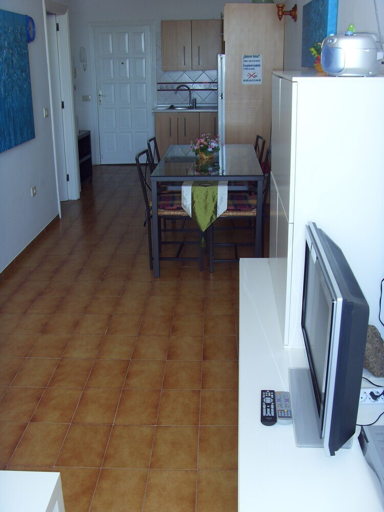 Apartamentos On The Las Vistas Beach. A Pie de Playa.