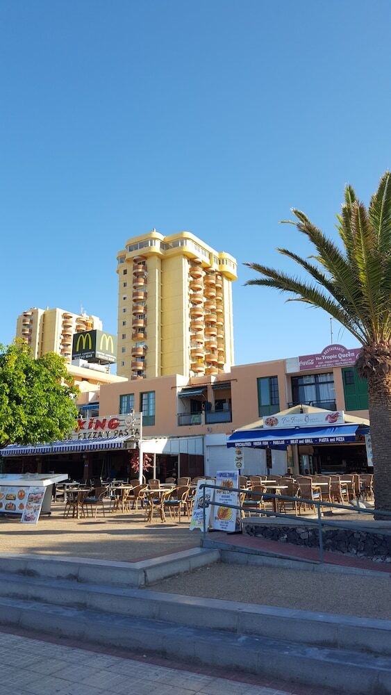 Apartamentos On The Las Vistas Beach. A Pie de Playa.