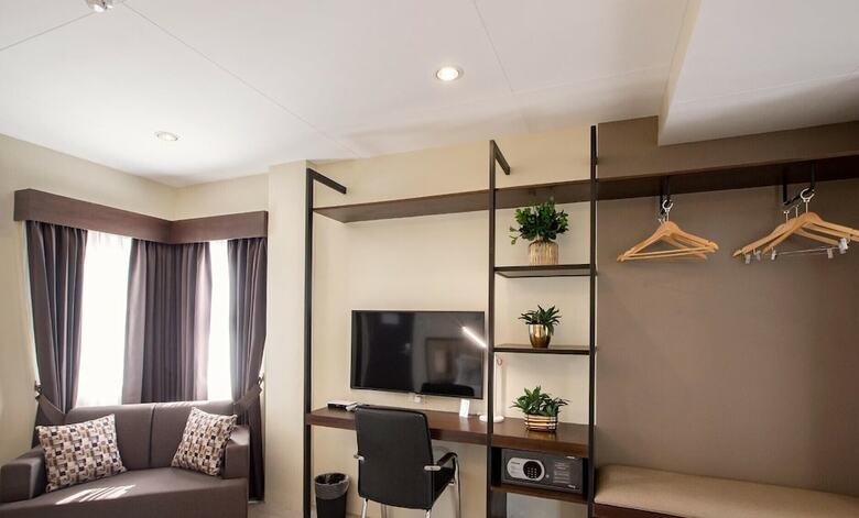 Hotel Rovira Suites