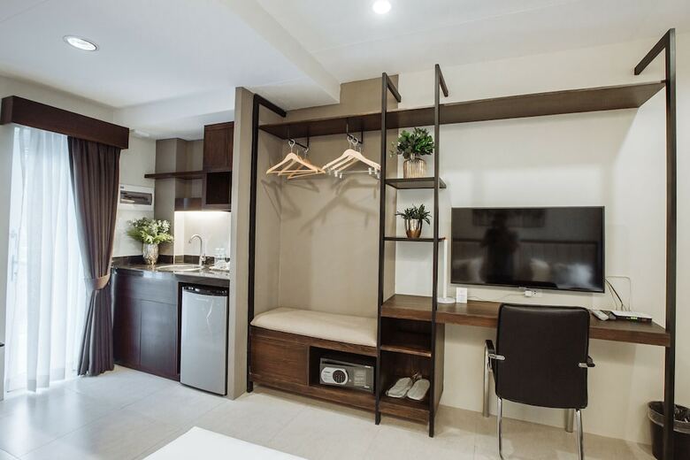Hotel Rovira Suites