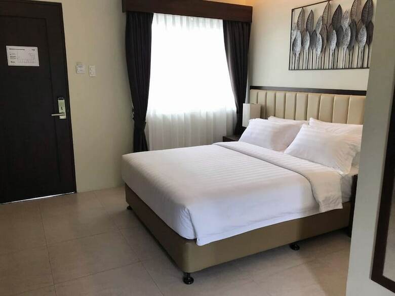 Hotel Rovira Suites