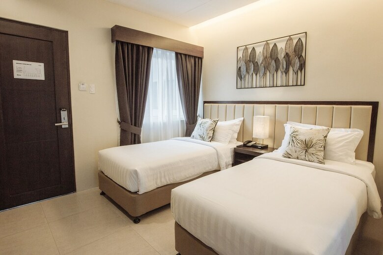 Hotel Rovira Suites