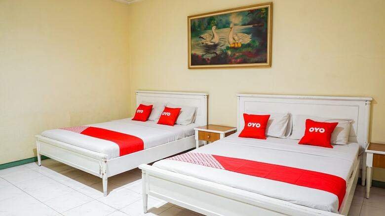 Oyo 2085 Chrysanta Hotel