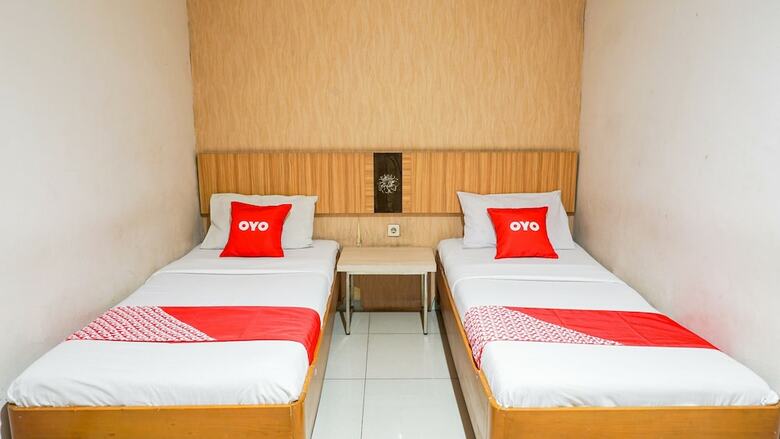 Oyo 2085 Chrysanta Hotel