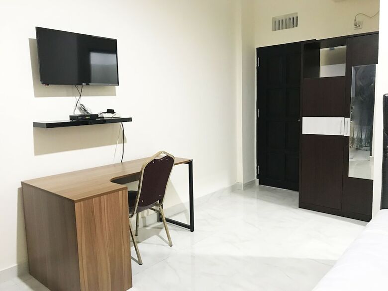 Hostal Oyo 2129 Toar House Manado
