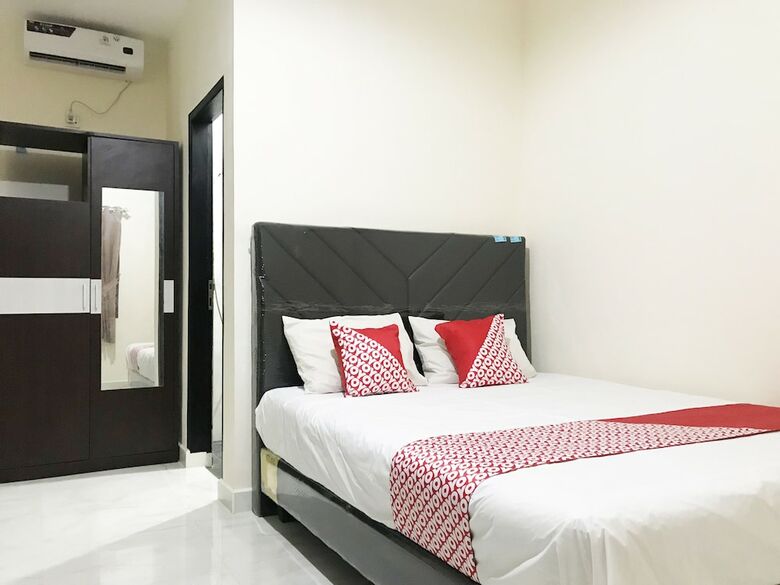 Hostal Oyo 2129 Toar House Manado