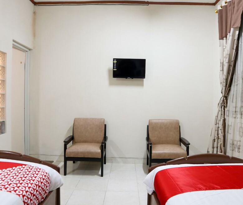 Hostal Oyo 1686 Lenggogeni House
