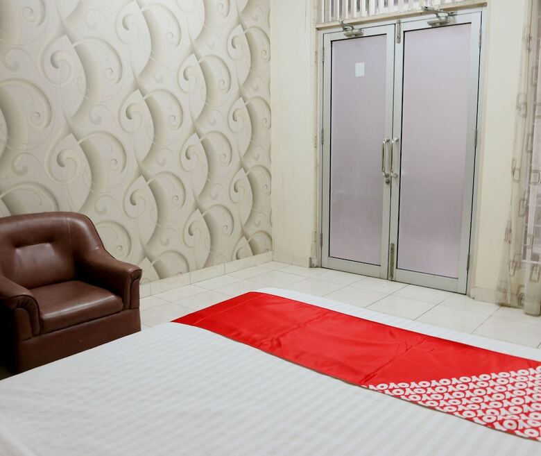 Hostal Oyo 1686 Lenggogeni House