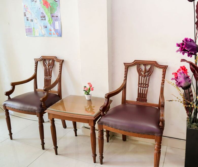 Hostal Oyo 1686 Lenggogeni House