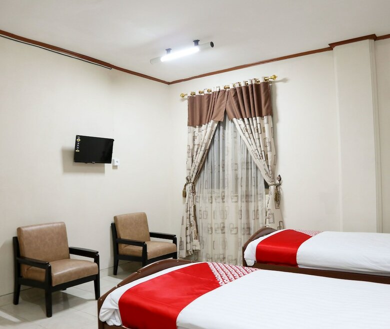 Hostal Oyo 1686 Lenggogeni House
