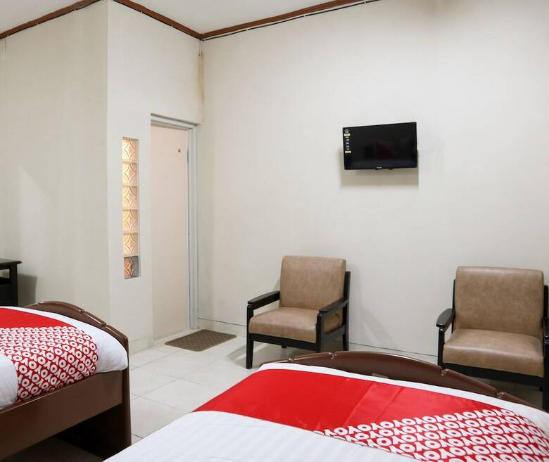 Hostal Oyo 1686 Lenggogeni House