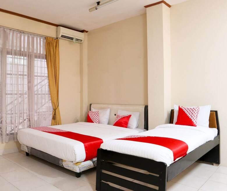Hostal Oyo 1686 Lenggogeni House