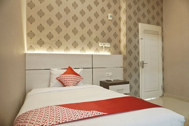 Hostal Oyo 1539 Amryrooms