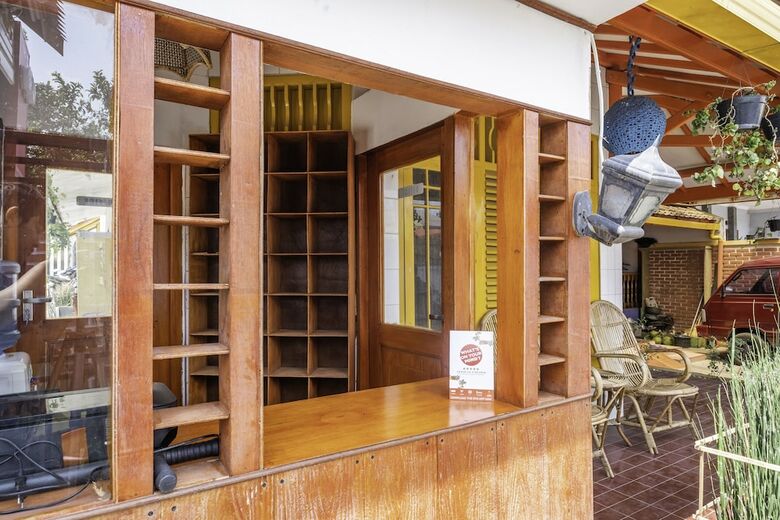 Hostal Oyo 1541 Puri Cikole Asri